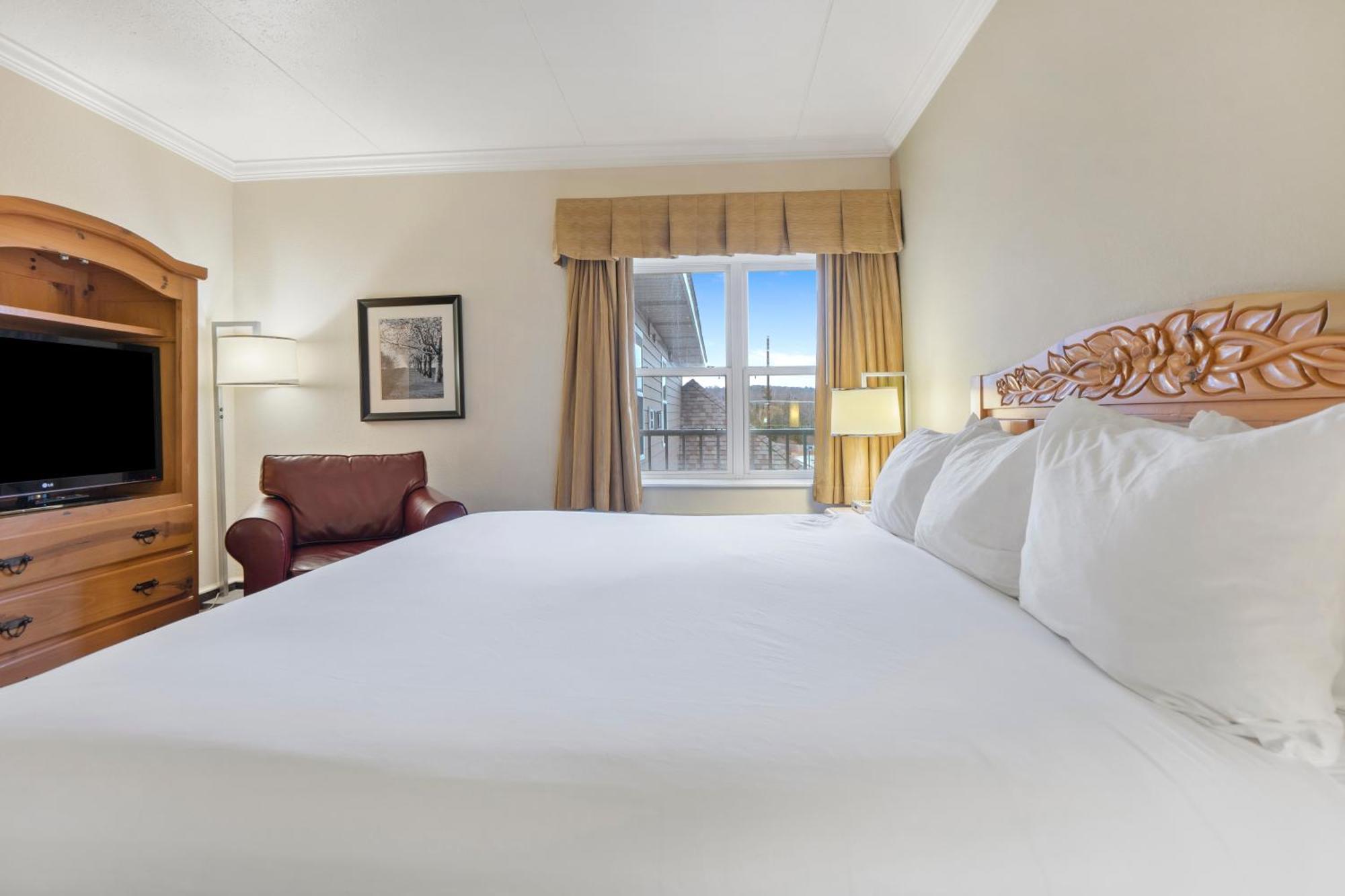 Cherry Tree Inn & Suites ทราเวิร์สซิตี้ ภายนอก รูปภาพ