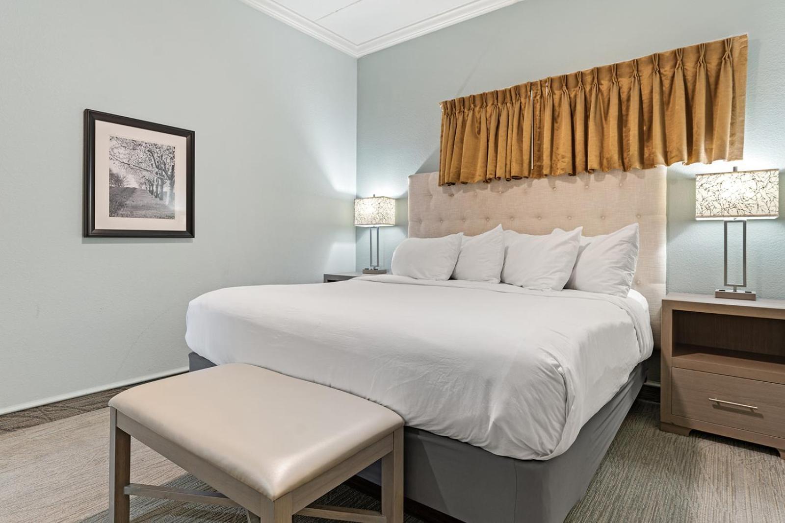Cherry Tree Inn & Suites ทราเวิร์สซิตี้ ภายนอก รูปภาพ